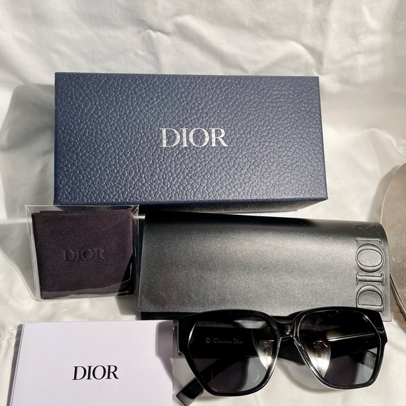 Dior women’s black sunglasses - Picture 6 of 7